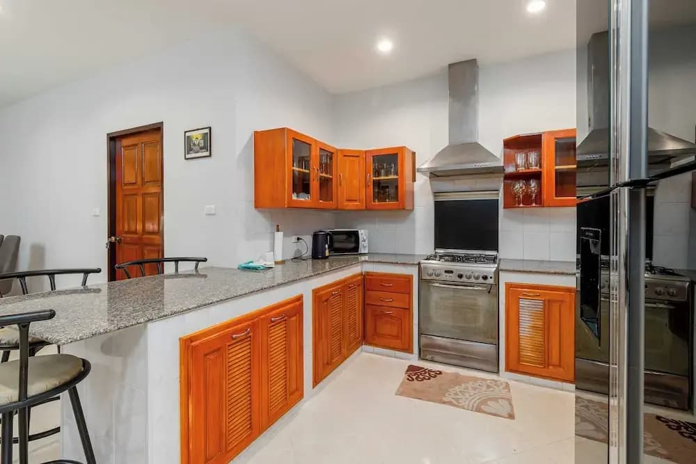 Poolside 3BR for Relaxed Stays V278 - photo 17