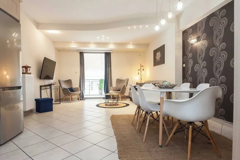 Elegant Spacious 2 Bd Apt in Petralona - photo 26
