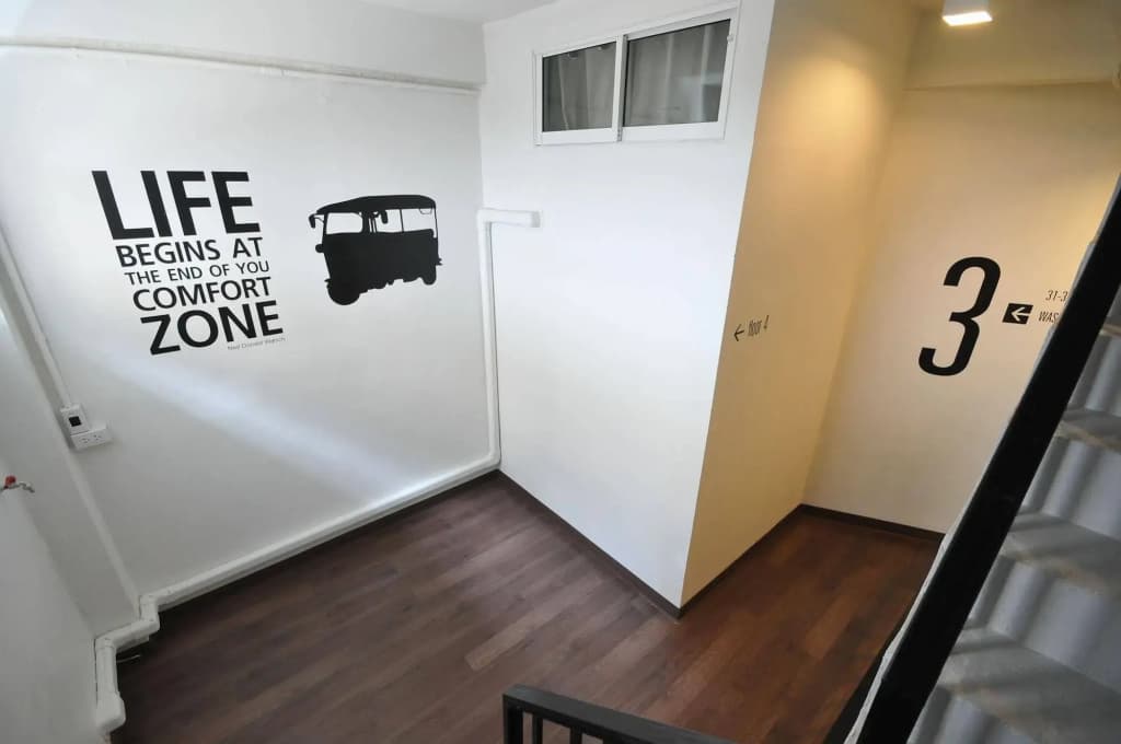 Lit Up Hostel & Gallery - photo 12