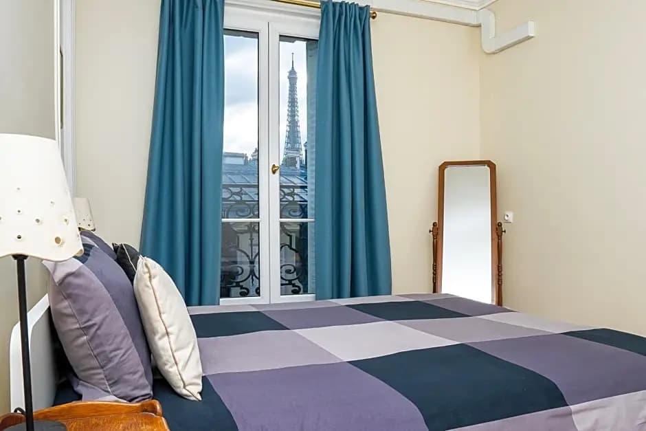 Eiffel Tower view Residence - photo 3