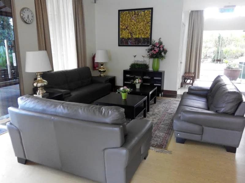 Bird's Nest Hotel - photo 2