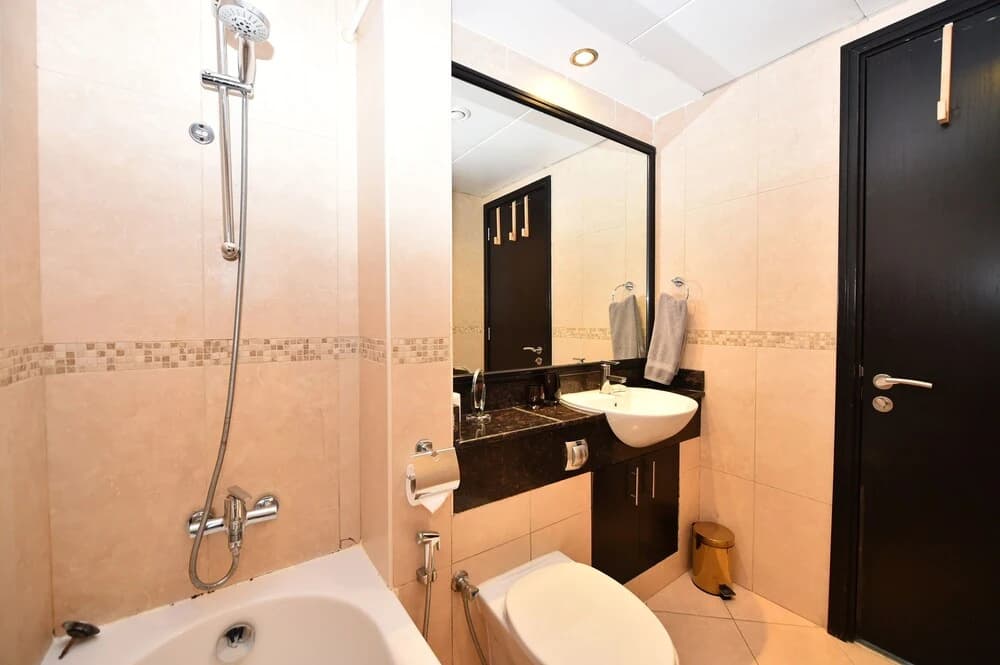ARZ- Available spacious Studio Apartment - photo 6