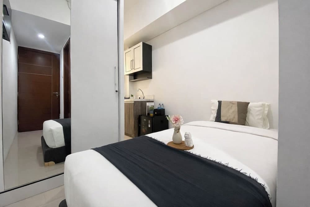 Basic Look Studio Apartment At Vittoria Residence - photo 2