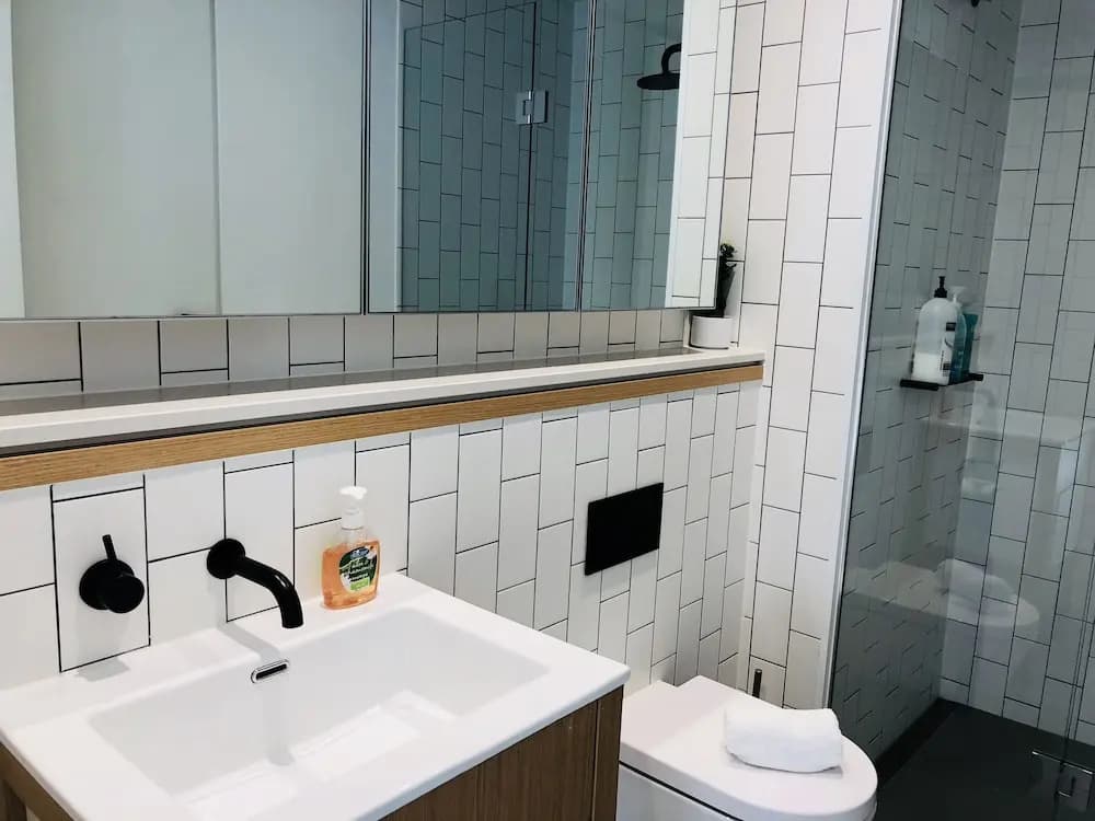 Explore Docklands Lovely Apartment LVL8 - photo 6
