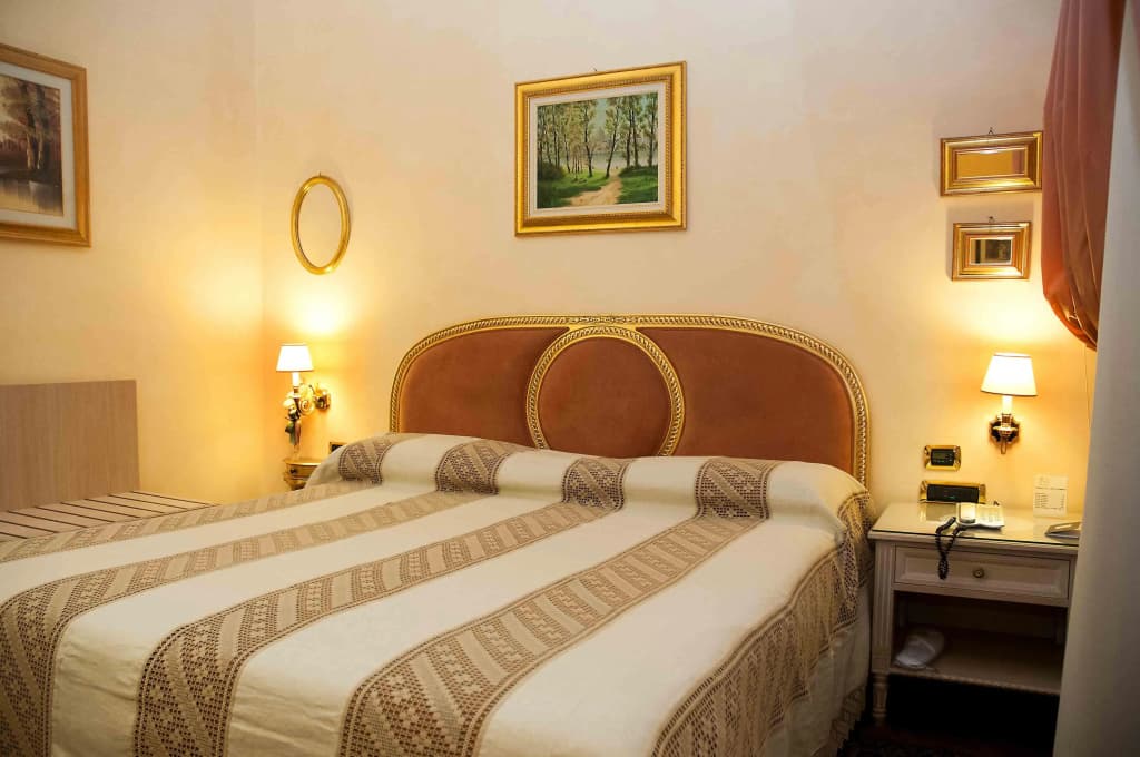 Daniel's Hotel - photo 4