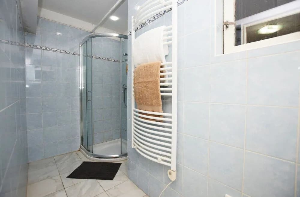 Top Location Economy Studio - photo 5