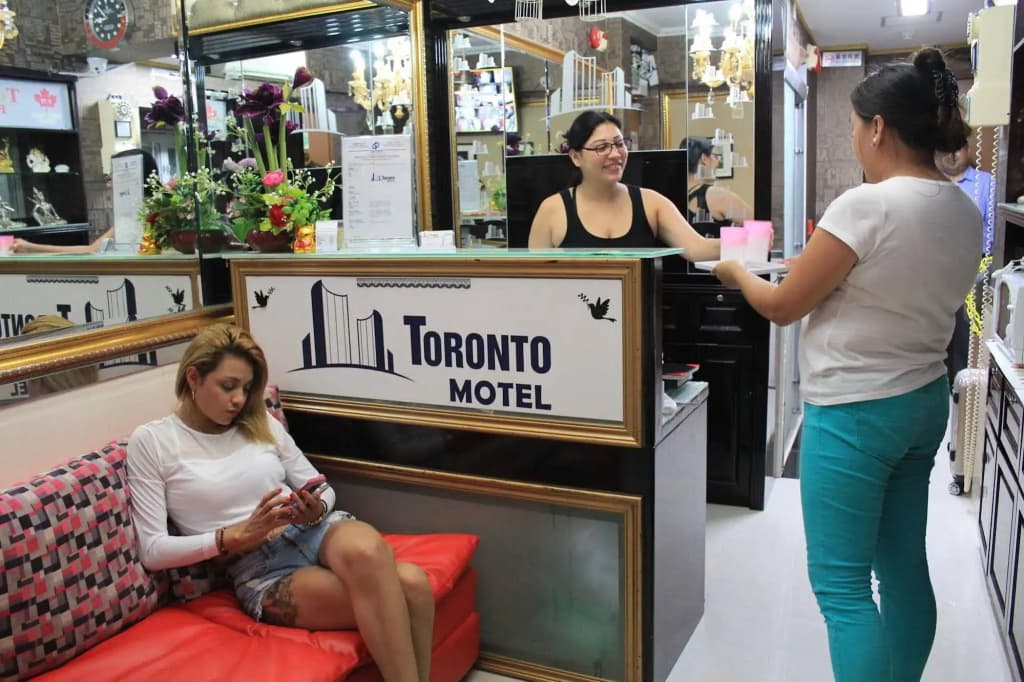 Toronto Motel - photo 18