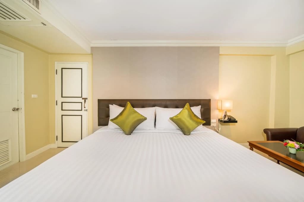 The Niran Grand Hotel - photo 2