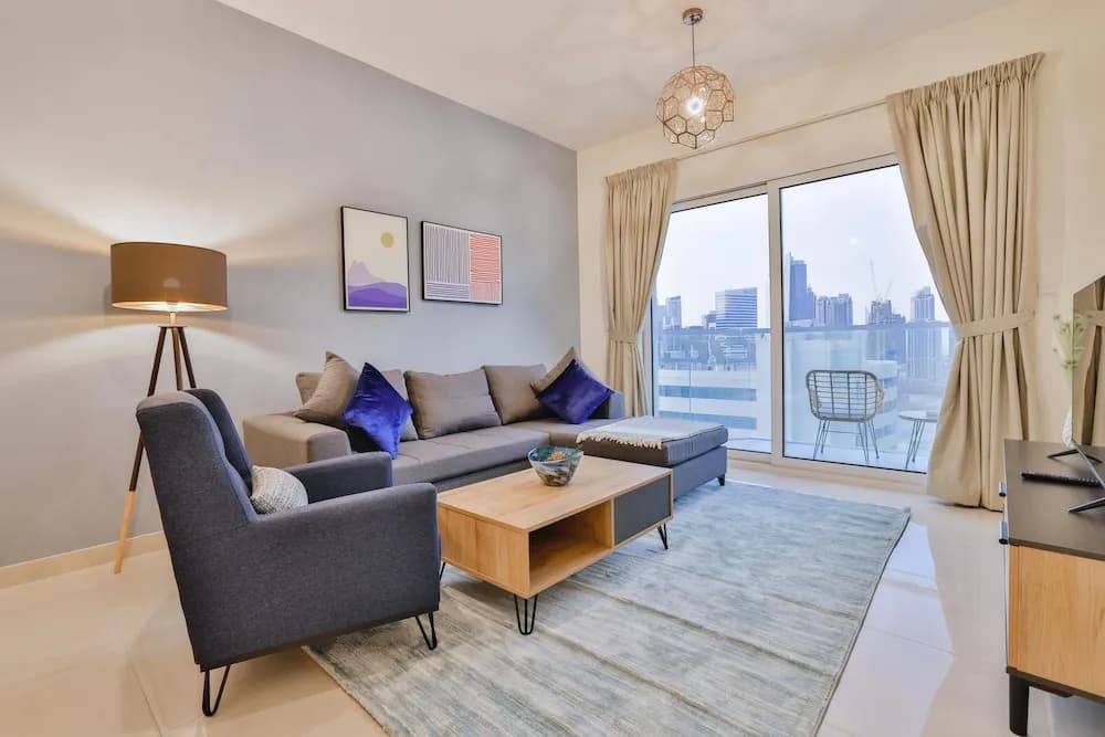 Luxe 1Bed Apt - Balcony & View - photo 5