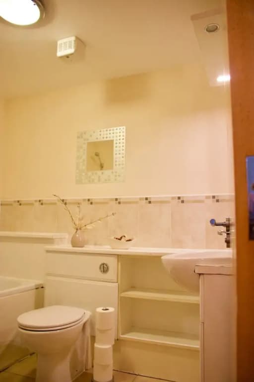 2 Bedroom Leith Apartment - photo 7