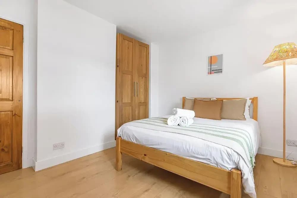 Spacious 3-bed House With car Park Near Heathrow - photo 3
