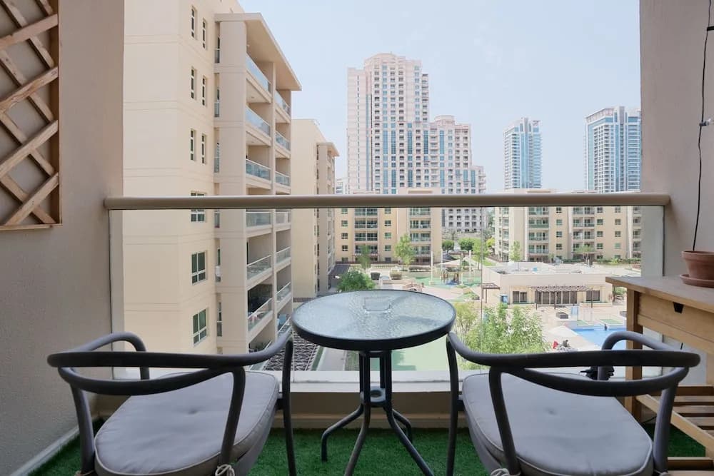 Luxurious Apt with Balcony The Greens Dubai - photo 8