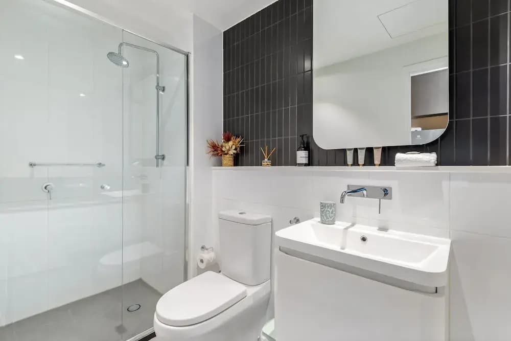 Collingwood Cool 2-bed, Balcony, Gym, Rooftop - photo 8
