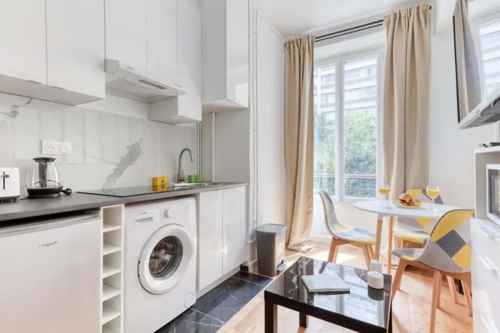 New Large Studio in the Heart of Paris 12 - photo 13