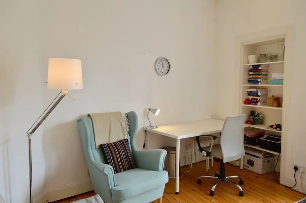Central 2 Bedroom Flat in Edinburgh - photo 3