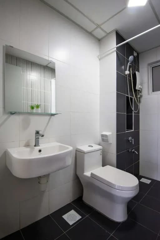 Bright & Modern 3BR Suite, Free Parking - photo 9