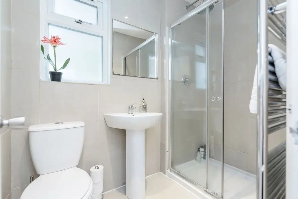 Clapham 2Bed with Patio by BaseToGo - photo 7