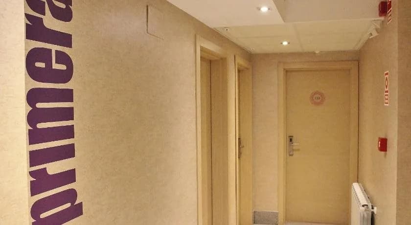Hostal 4C Cuatro Caminos - photo 13