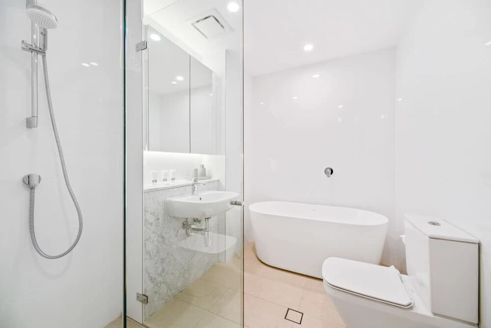 Brand New Ultra Luxe Apt Next To Central CBD - photo 8