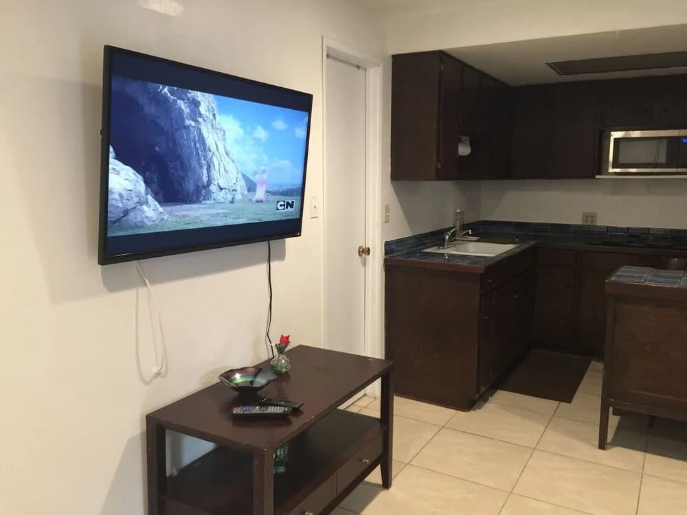 Lovely 1-Bedroom Home with Pool - photo 11