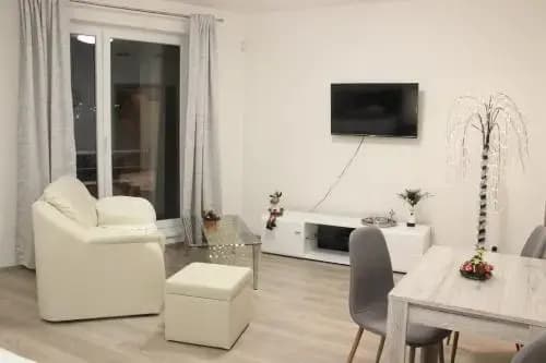 Element Prag Airport Apartment - photo 11