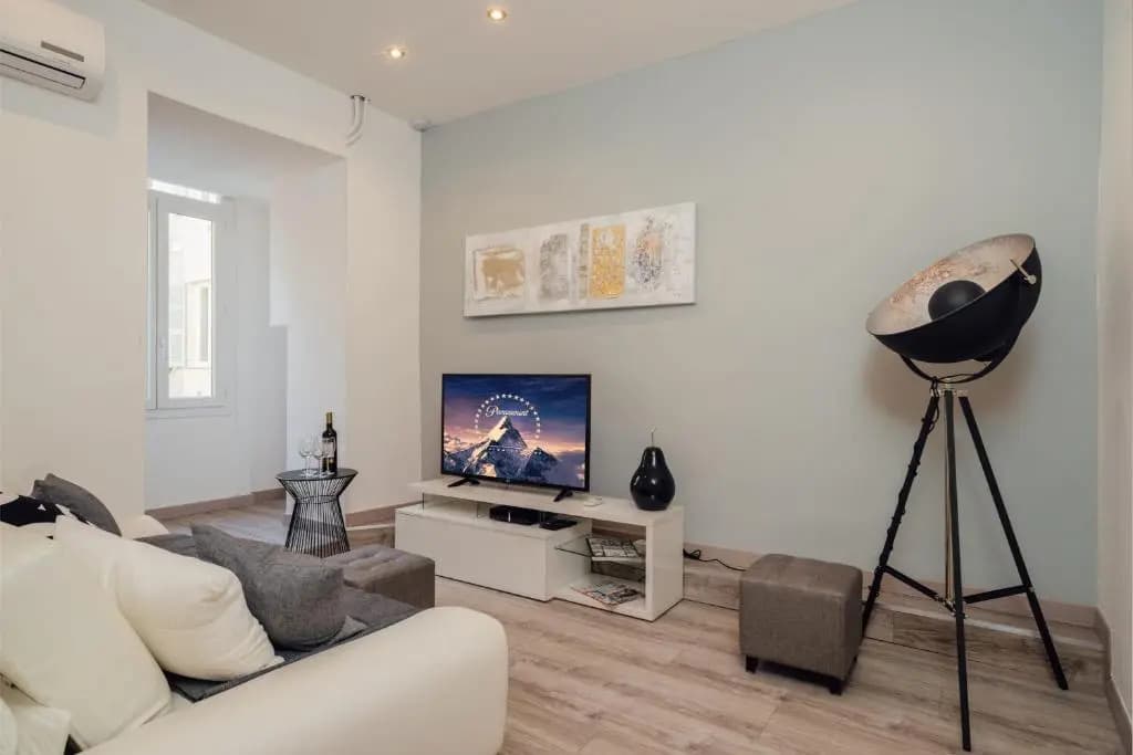 Le Notre Dame 3br with AC and balcony in the heart of Nice Welkeys - photo 1