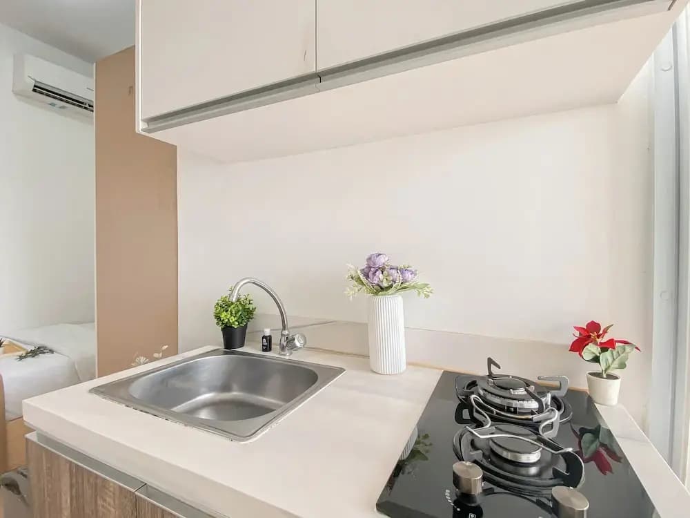 Basic Studio Apartment At Vittoria Residence - photo 13