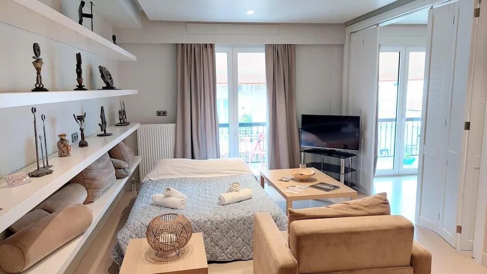 Luxurious Minimal Apartment in Acropolis - photo 5