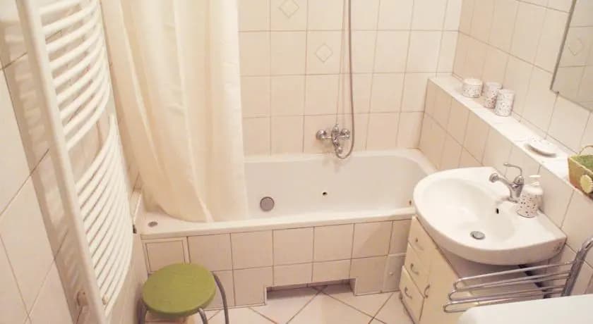 Karat Guesthouse - photo 6