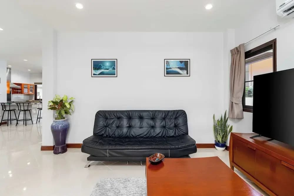 Poolside 3BR for Relaxed Stays V278 - photo 1