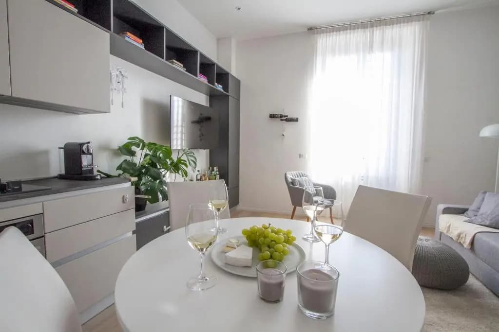 Luxury And Spacious Apartment (Bocconi) - photo 2
