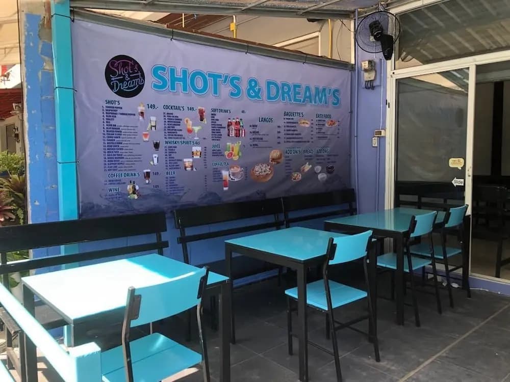 Shots & Dreams Guesthouse - photo 18