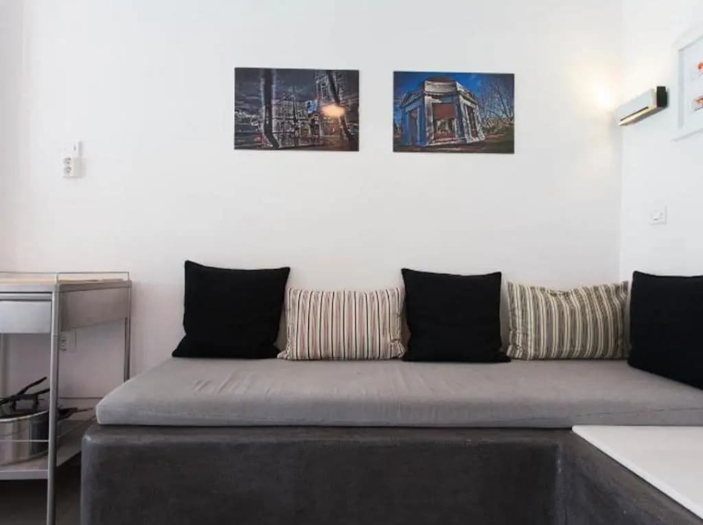 Acropolis apt with balcony - DM17 - photo 2