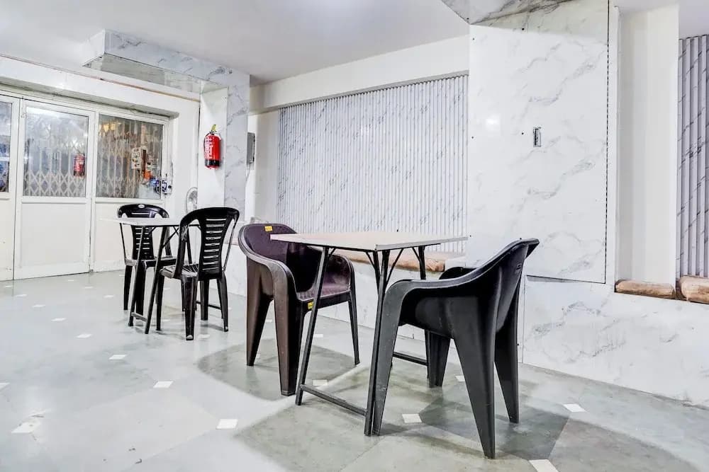 Kings Court Hotel - photo 10