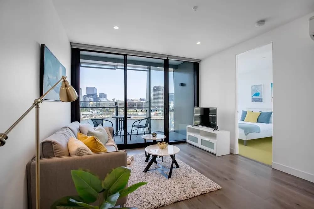 87 Docklands 2BD 2BTH Waterside with Carpark - photo 2