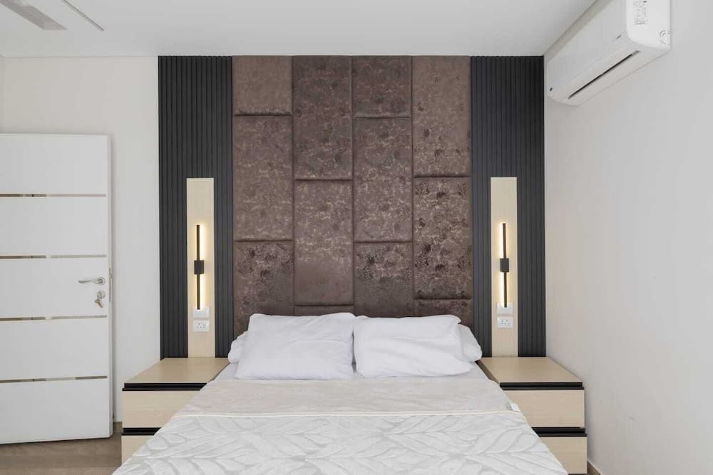 ELITE New Modern 3BR Apartment - photo 3