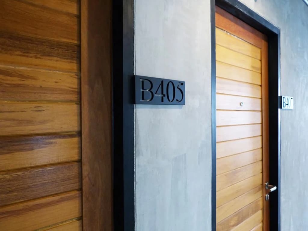 B Arch House - main photo
