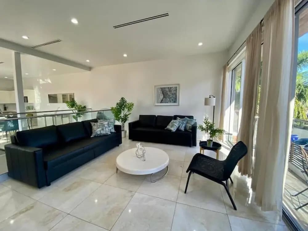 Family 3BR House W Amazing Private Pool Parking - photo 1