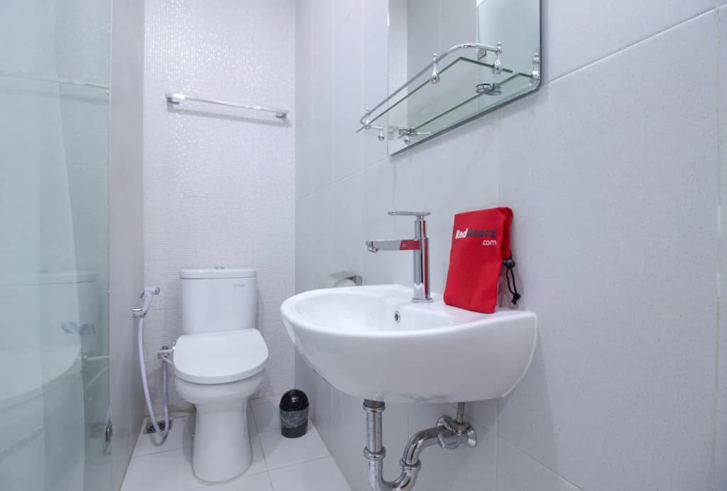 RedDoorz Plus @ SCBD - photo 12