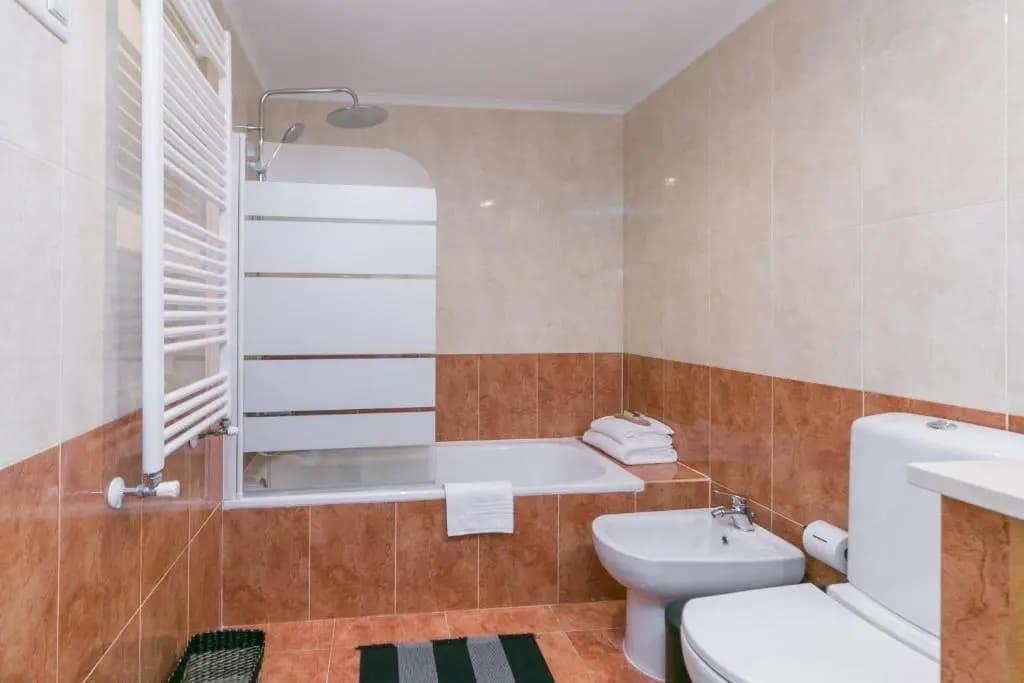 Premium Flat in Upscale Area, Balcony, Parking - photo 8
