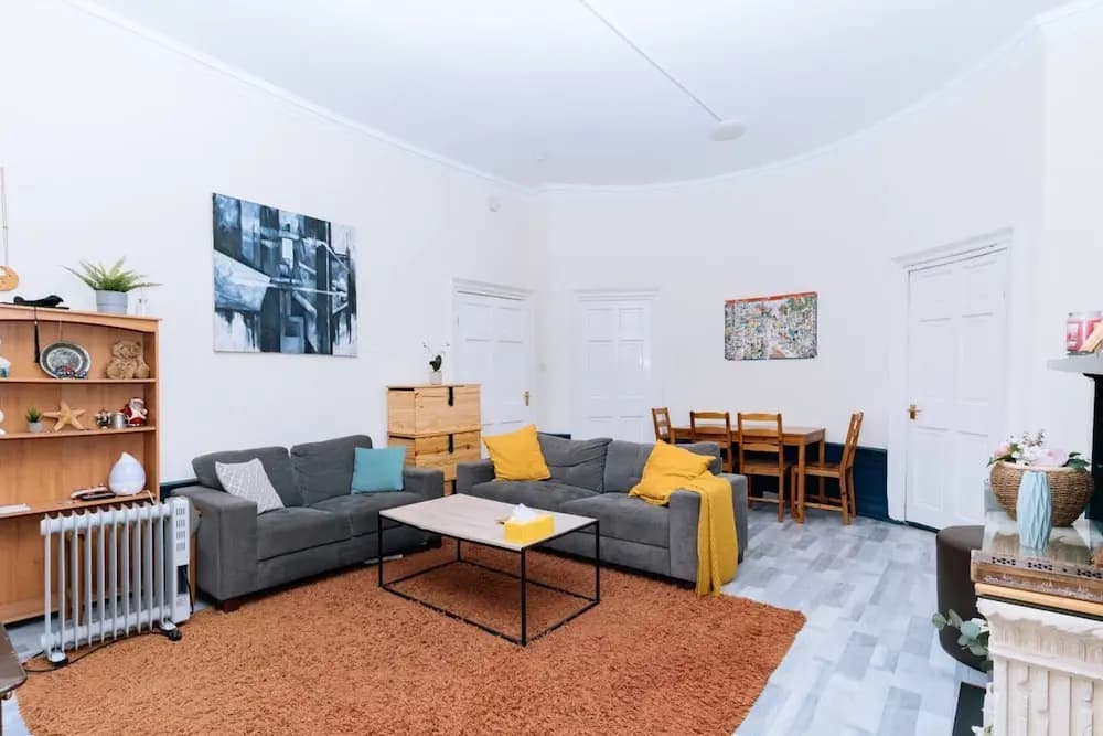 Bright High-ceiling 2BD Flat - Central Edinburgh! - photo 10