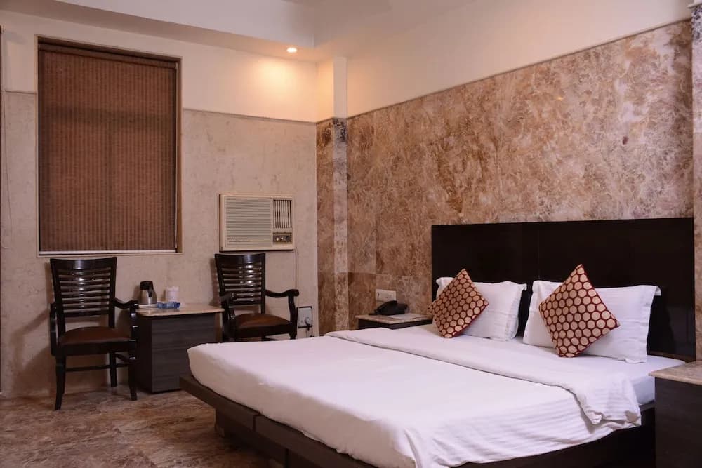 OYO Premium WEA Karol Bagh 2 - photo 2