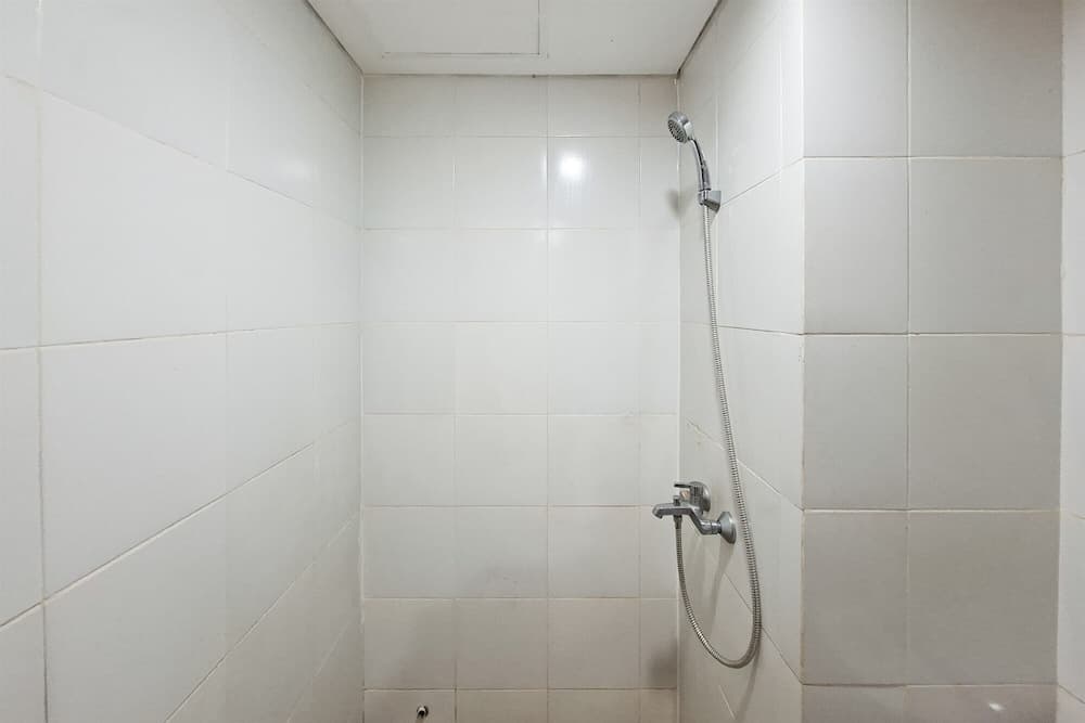 Studio Apartment Near Bojong Indah Station At Vittoria Residence - photo 5