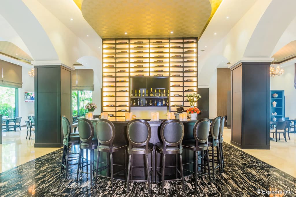 Elegant Suites Westlake - photo 18