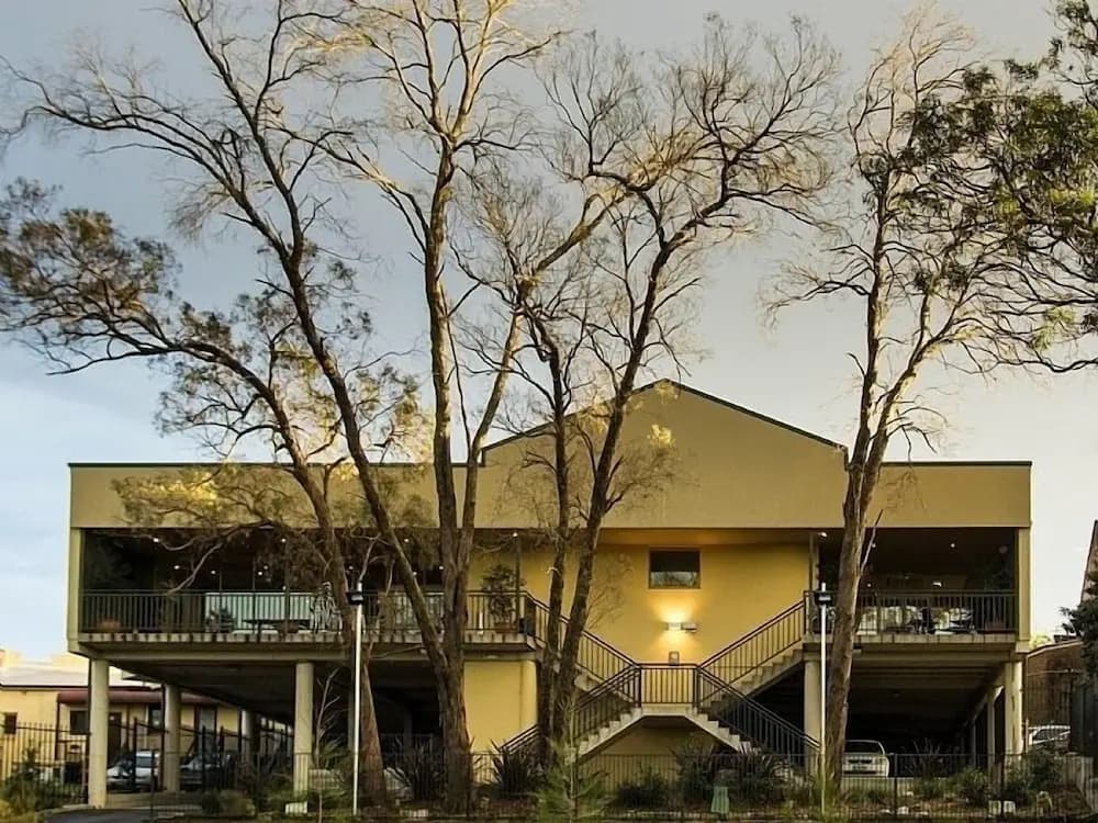 Royal Hotel Springwood - main photo