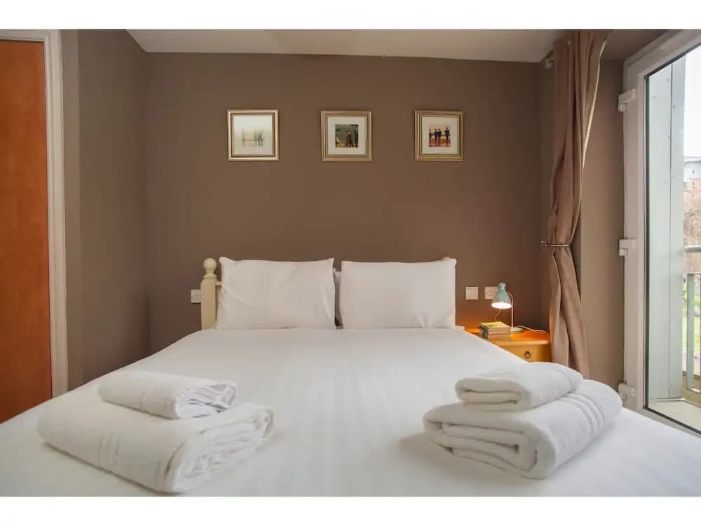 Gorgeous 2 Bed Flat in Historical Edinburgh - photo 5