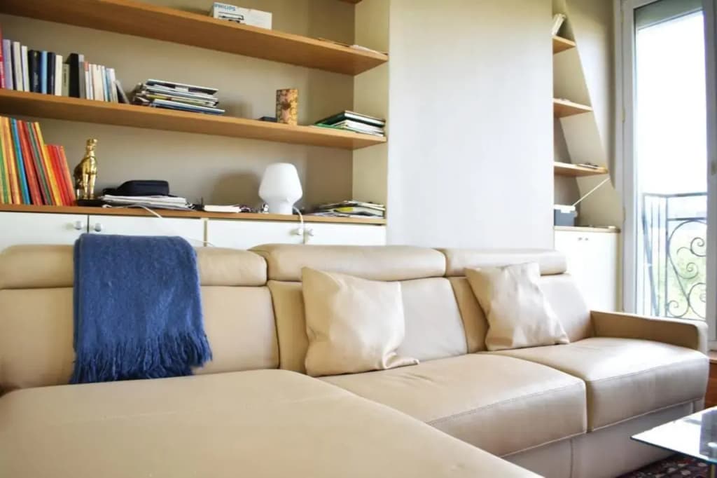 Fully Renovated Bright Studio with High View - photo 1
