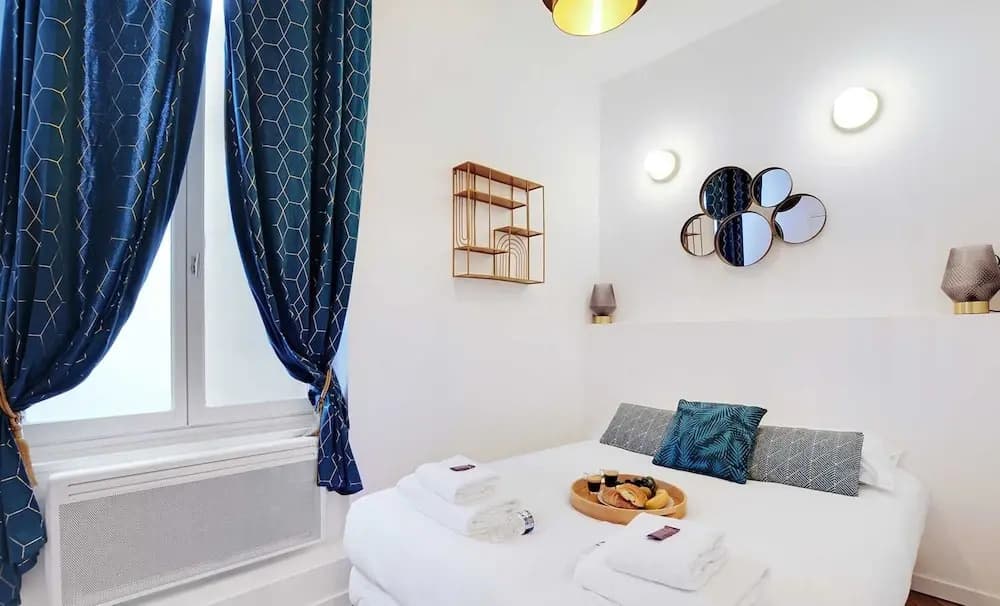 Chic Apartment in Paris for Couple - photo 1
