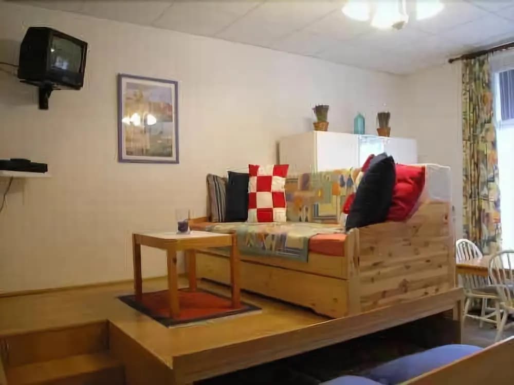 Ron's Rainbow Guest House - photo 5