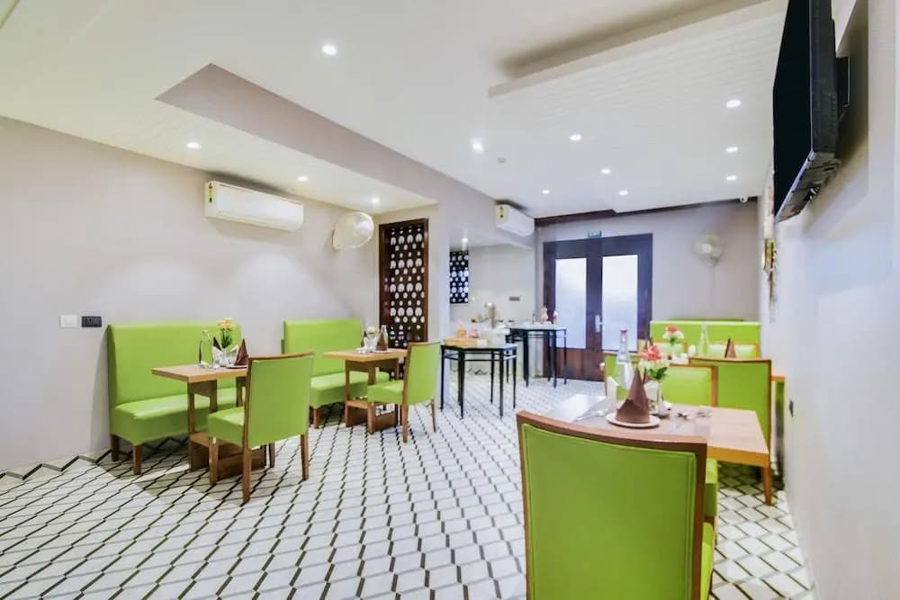 Hotel Blue Stone - Nehru Place - photo 23